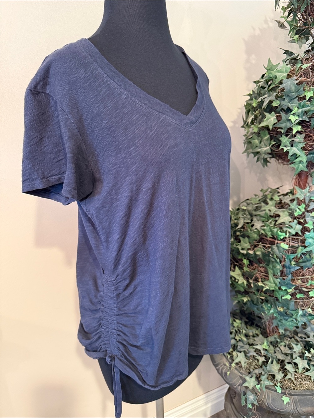 WILT Women’s Navy V-Neck Short Sleeve Top - SIDE cinched